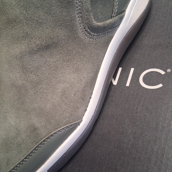 Vionic Green Olive Shoe Packaging - Picture 7 of 11